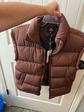 NWT Newin ladies puffy vest size S Chocolate